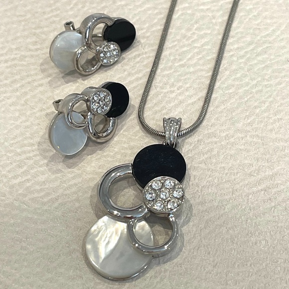 Diamond and Pearl Necklace and Earrings - Picture 1 of 4